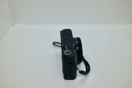 Sony Cyber-Shot DSC-RX100 V 20.1 MP Digital Still Camera with 3" OLED, flip Screen, WiFi, and 1” Sensor DSCRX100M5/B