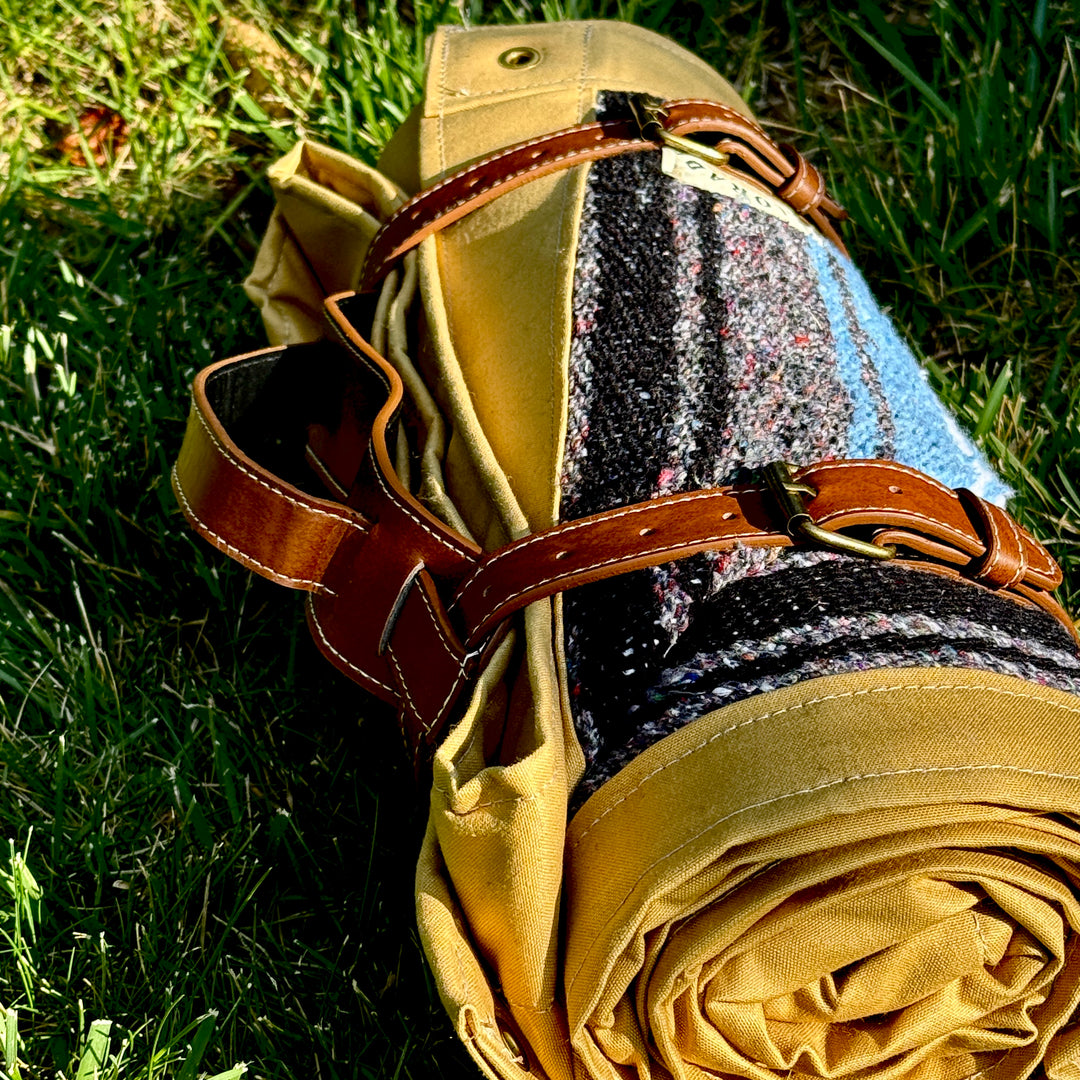 Medium Waxed Canvas Cowboy Bedroll Sewn-in Mexican Falsa Blanket Lining